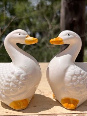 Vintage White Ceramic Swan Salt and Pepper Shakers with Yellow Beaks